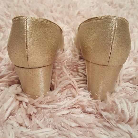 NWOT VINTAGE 1960s Gold Metallic Pumps sz 7.5 - Picture 4 of 8